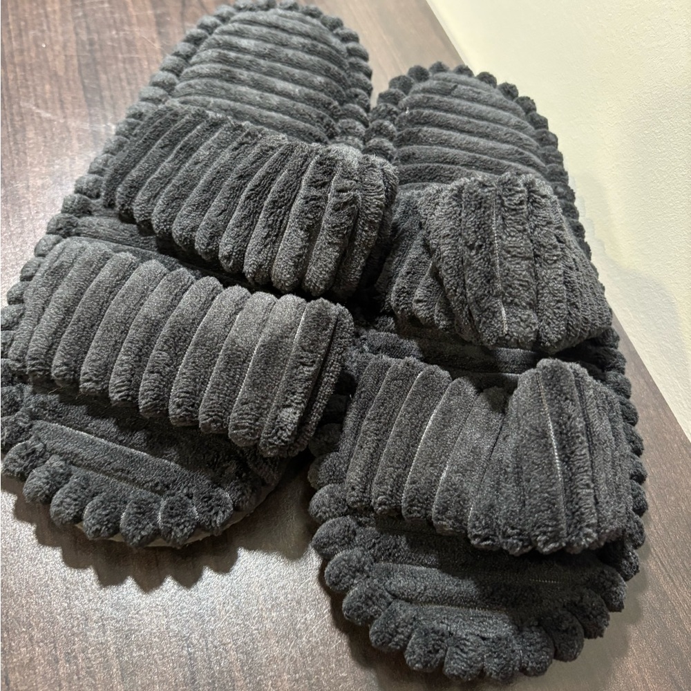 Temu Black Fuzzy sandal slippers size XL (size 9-10)